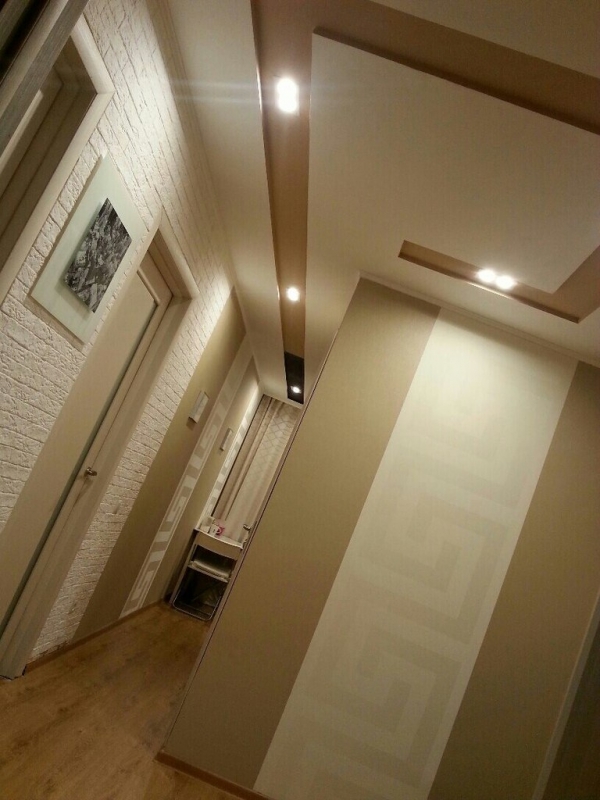 Дизайн потолка в прихожей: как выглядят в интерьерах натяжные, гипсокартонные и окрашенные потолки (42 фото)
